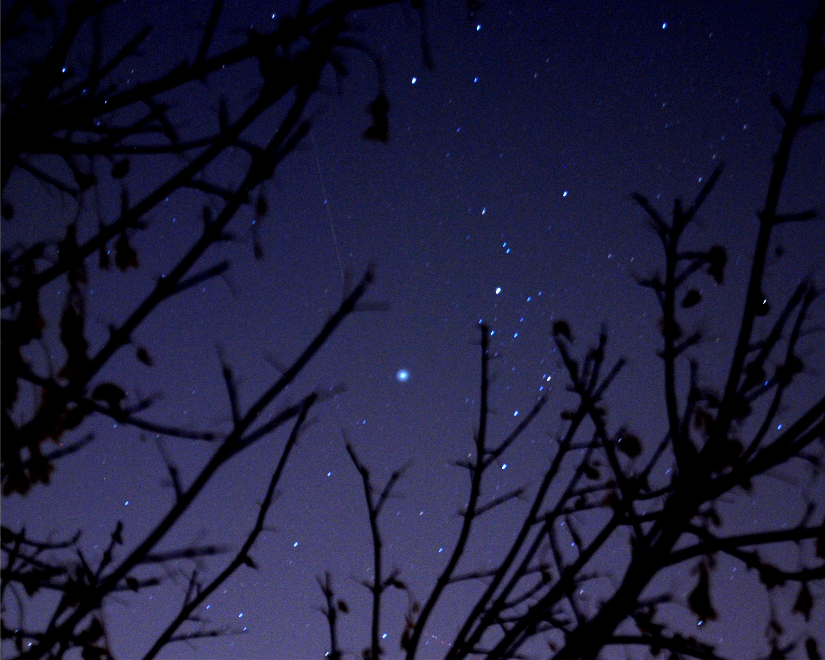 Comet 17P Holmes 11-05-07 55mm iso400 30 sec (2) + meteor